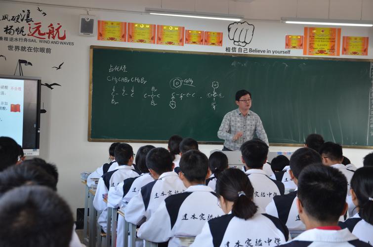 建水实验中学宿舍网线制作实验报告总结及宿舍人数调查分析