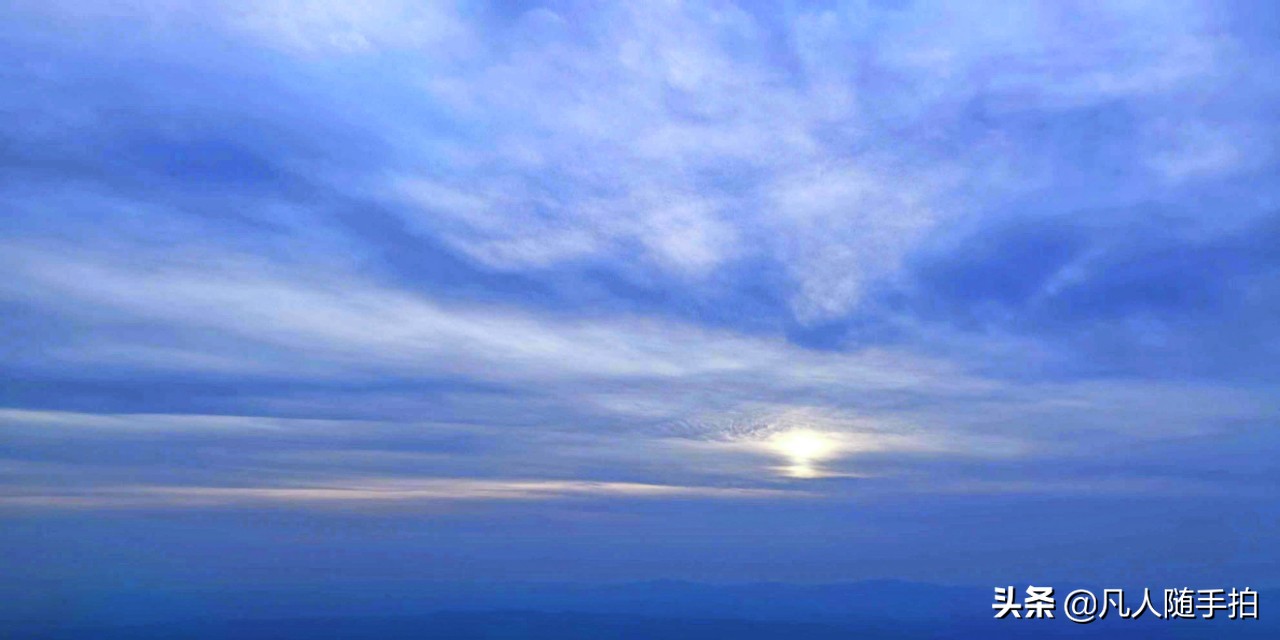 喜欢拍天空、夕阳的人内心世界是怎样的？探索背景图风景天空的奥秘